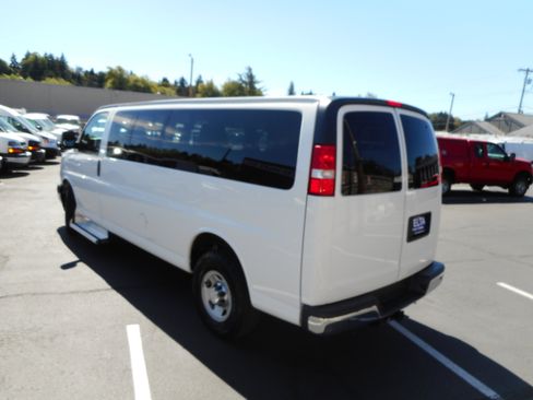 Used 2017 Chevrolet Express 3500 LT w/ LT Preferred Equipment Group RWD image 8