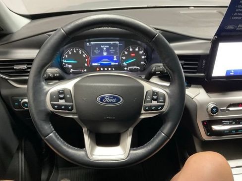 Used 2022 Ford Explorer XLT w/ Equipment Group 202A AWD/4WD image 33