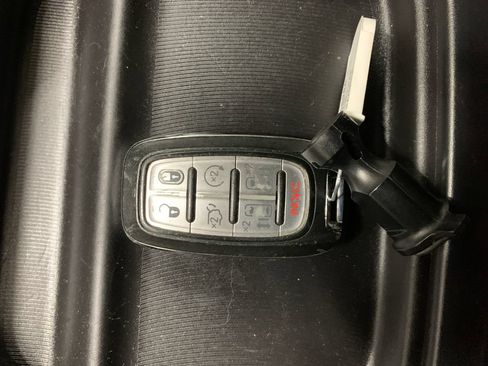 Used 2018 Chrysler Pacifica Touring Plus w/ S Appearance Package FWD image 15