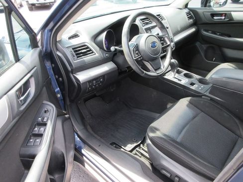 Used 2019 Subaru Outback 2.5i Premium w/ Popular Package #2 AWD/4WD image 13
