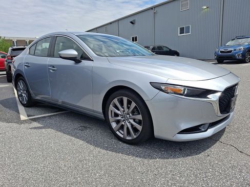 Used 2019 MAZDA MAZDA3 Sedan w/ Preferred Package FWD image 3