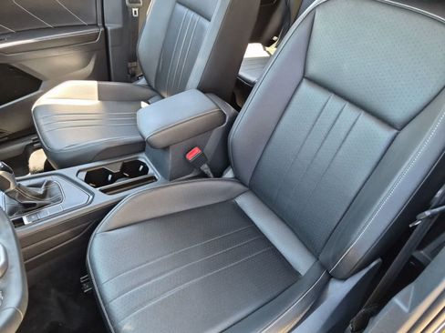 Used 2022 Volkswagen Tiguan SE FWD image 17
