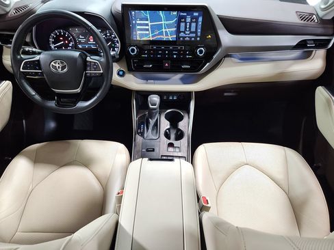 Used 2022 Toyota Highlander Limited FWD image 47