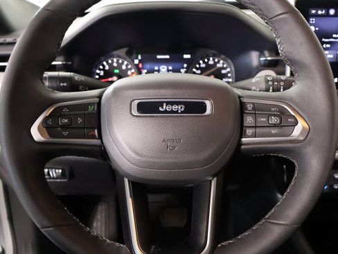 Used 2025 Jeep Compass Limited image 3