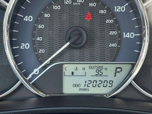 Used 2014 Toyota Corolla LE FWD image 29