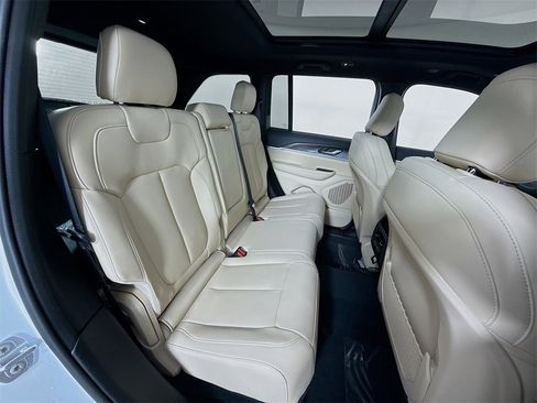 New 2025 Jeep Grand Cherokee Limited image 30