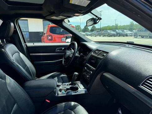 Used 2018 Ford Explorer XLT w/ Equipment Group 202A AWD/4WD image 26