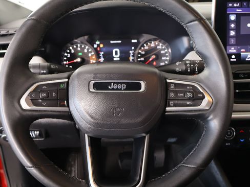 Used 2025 Jeep Compass Limited AWD/4WD image 3