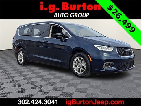 Certified 2024 Chrysler Pacifica Touring-L image 1