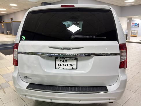 Used 2016 Chrysler Town & Country Touring-L image 54