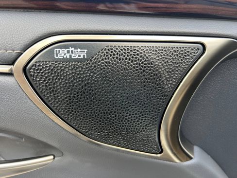 Used 2019 Lexus ES 300h Ultra Luxury w/ Accessory Package 2 FWD image 31