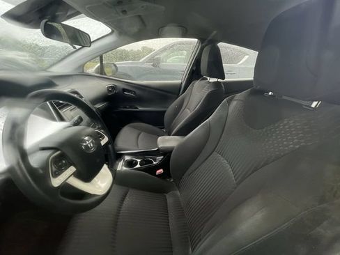 Used 2018 Toyota Prius Three FWD image 4