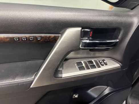 Used 2015 Toyota Land Cruiser AWD/4WD image 11