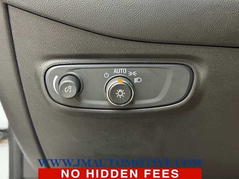 Used 2020 Chevrolet Equinox LS w/ LS Convenience Package FWD image 32