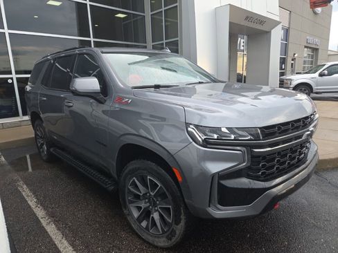 Used 2022 Chevrolet Tahoe Z71 w/ Luxury Package AWD/4WD image 7
