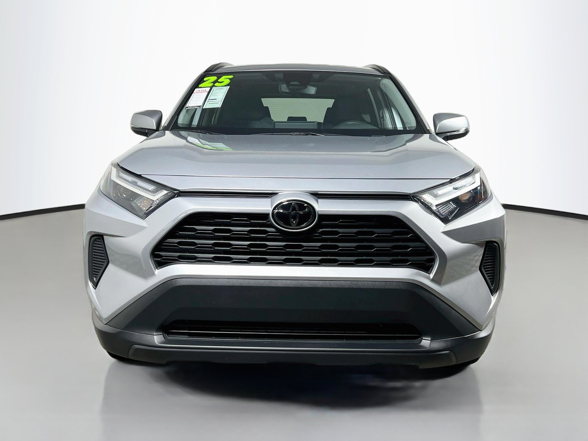 Used 2025 Toyota RAV4 XLE w/ Convenience Package FWD image 11