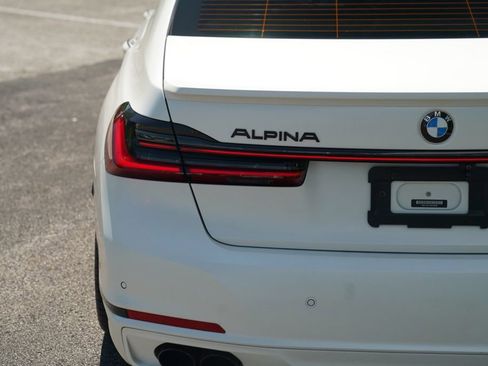 Used 2022 BMW ALPINA B7 xDrive w/ Luxury Rear Seating Package AWD/4WD image 16