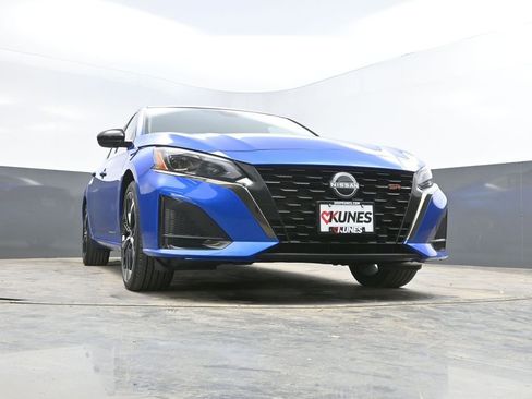 Used 2025 Nissan Altima 2.5 SR image 29