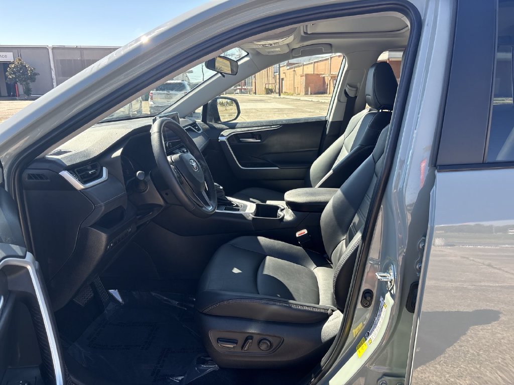 Used 2023 Toyota RAV4 XLE Premium FWD image 13