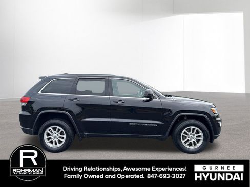Used 2018 Jeep Grand Cherokee Laredo AWD/4WD image 10