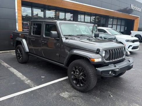Used 2025 Jeep Gladiator Sport AWD/4WD image 1