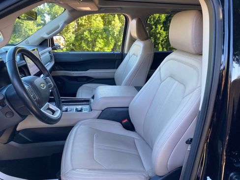 Used 2024 Ford Expedition Limited image 33