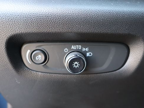 Used 2023 Chevrolet Traverse LT FWD image 19