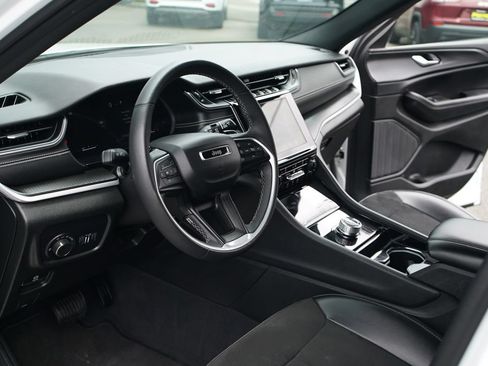 Used 2023 Jeep Grand Cherokee L Laredo AWD/4WD image 19