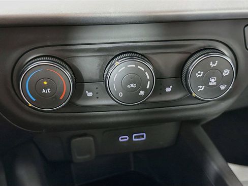 Used 2025 Chevrolet Trax RS w/ Driver Confidence Package FWD image 13