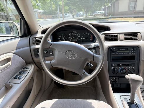 Used 1998 Toyota Camry LE FWD image 10