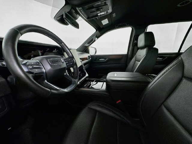 Used 2025 GMC Yukon Denali AWD/4WD image 18