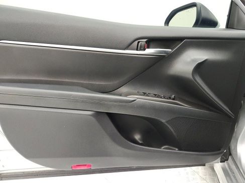 Used 2023 Toyota Camry SE image 11