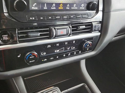 Used 2025 Nissan Pathfinder SL FWD image 33