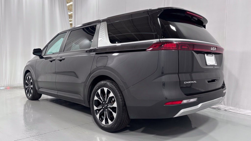 Used 2024 Kia Carnival EX FWD image 8
