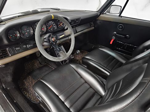 Used 1987 Porsche 911 Carrera RWD image 9