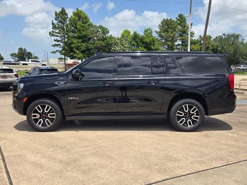 Used 2023 GMC Yukon XL AT4 w/ Technology Package AWD/4WD image 8