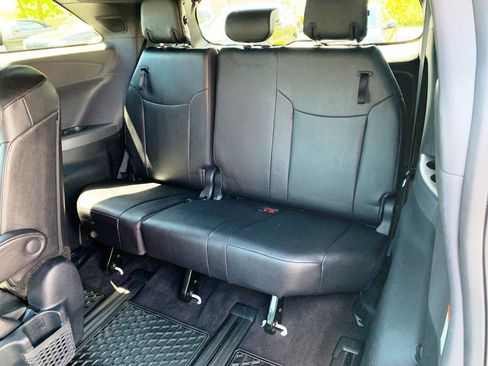Used 2023 Toyota Sienna XSE AWD/4WD image 7