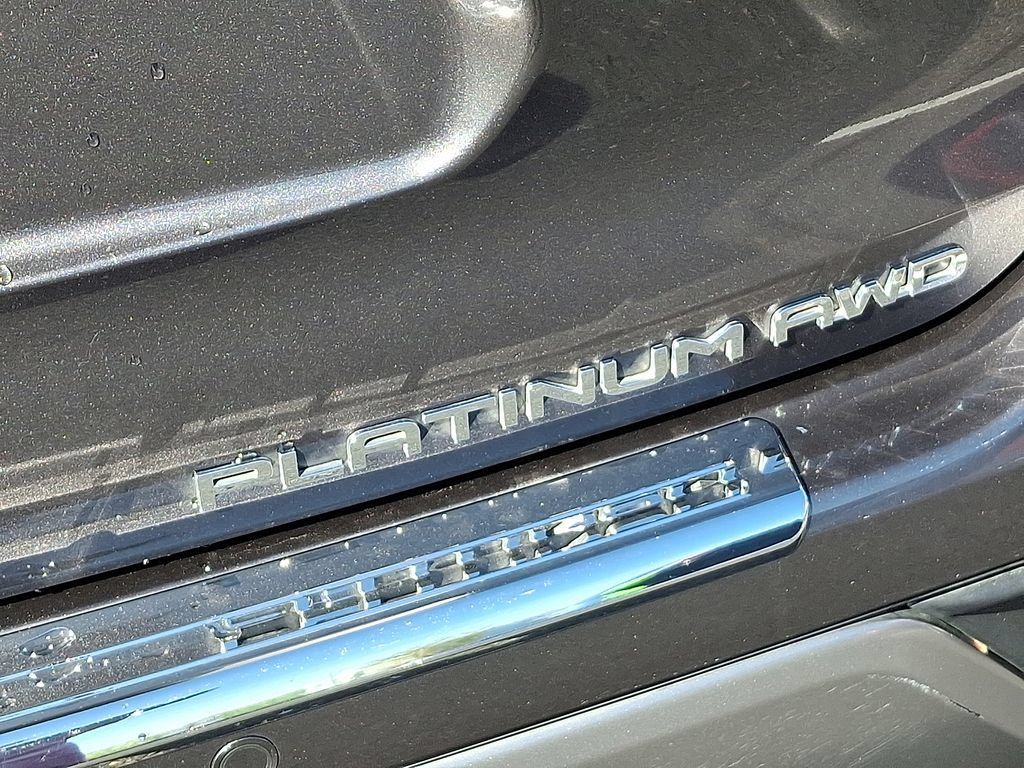 Used 2025 Toyota Highlander Platinum AWD/4WD image 33