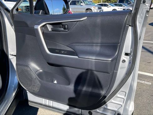 Used 2019 Toyota RAV4 LE w/ Carpet Mat Package image 24