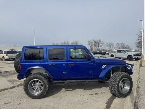 Used 2018 Jeep Wrangler Unlimited Sahara image 6
