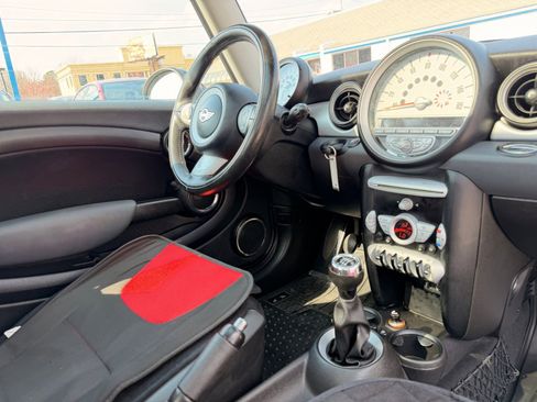 Used 2010 MINI Cooper Hardtop image 15