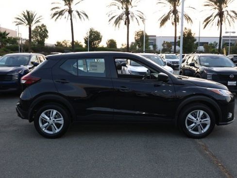 New 2025 Nissan Kicks Play S image 3