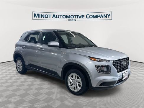 Used 2022 Hyundai Venue SE FWD image 1