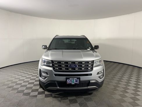 Used 2017 Ford Explorer XLT w/ Equipment Group 201A image 4