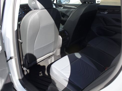 New 2026 Volkswagen Tiguan SE AWD/4WD image 24