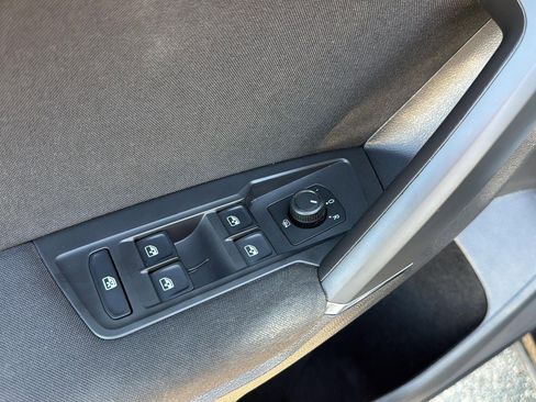 Used 2020 Volkswagen Tiguan S image 7