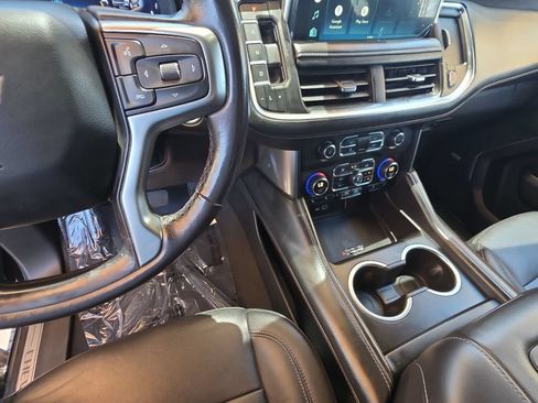 Used 2022 Chevrolet Tahoe Z71 w/ Luxury Package AWD/4WD image 11
