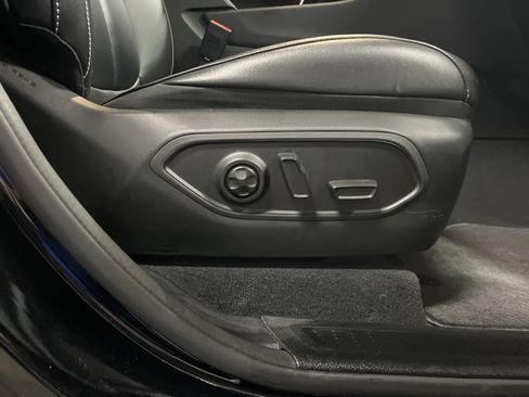 Used 2023 Jeep Grand Cherokee Limited w/ Black Appearance Package image 12