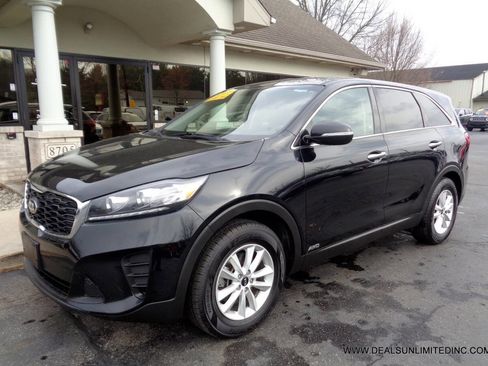 Used 2019 Kia Sorento AWD image 1
