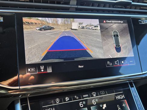 Used 2025 Audi Q8 Prestige w/ Prestige Package image 18